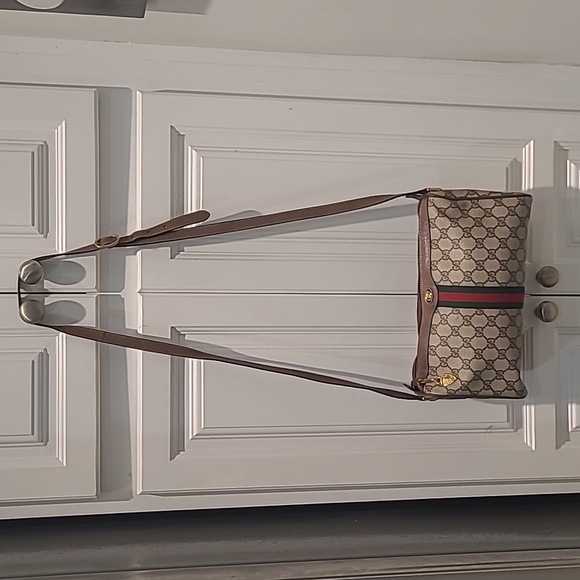 Gucci Accessory Collection GG Monogram Sherry Line  Crossbody - Picture 5 of 15